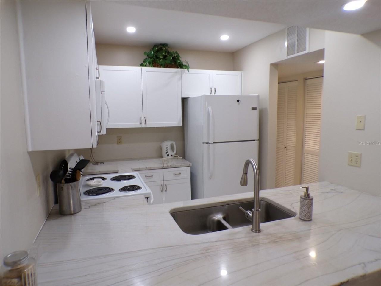 622 Bird Bay Dr S #203 - Photo 6 of 16