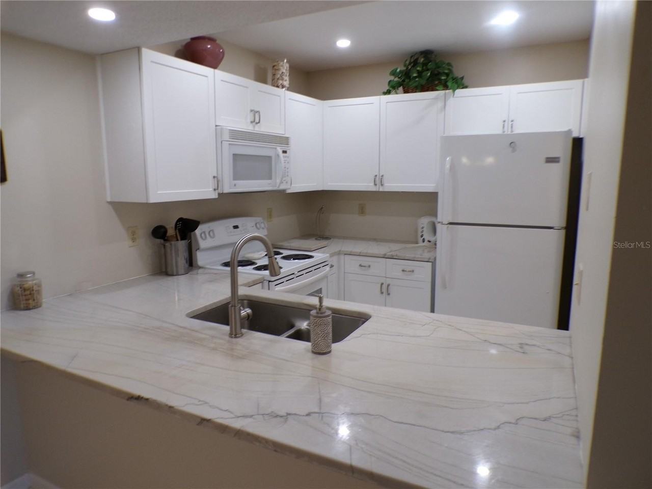622 Bird Bay Dr S #203 - Photo 7 of 16