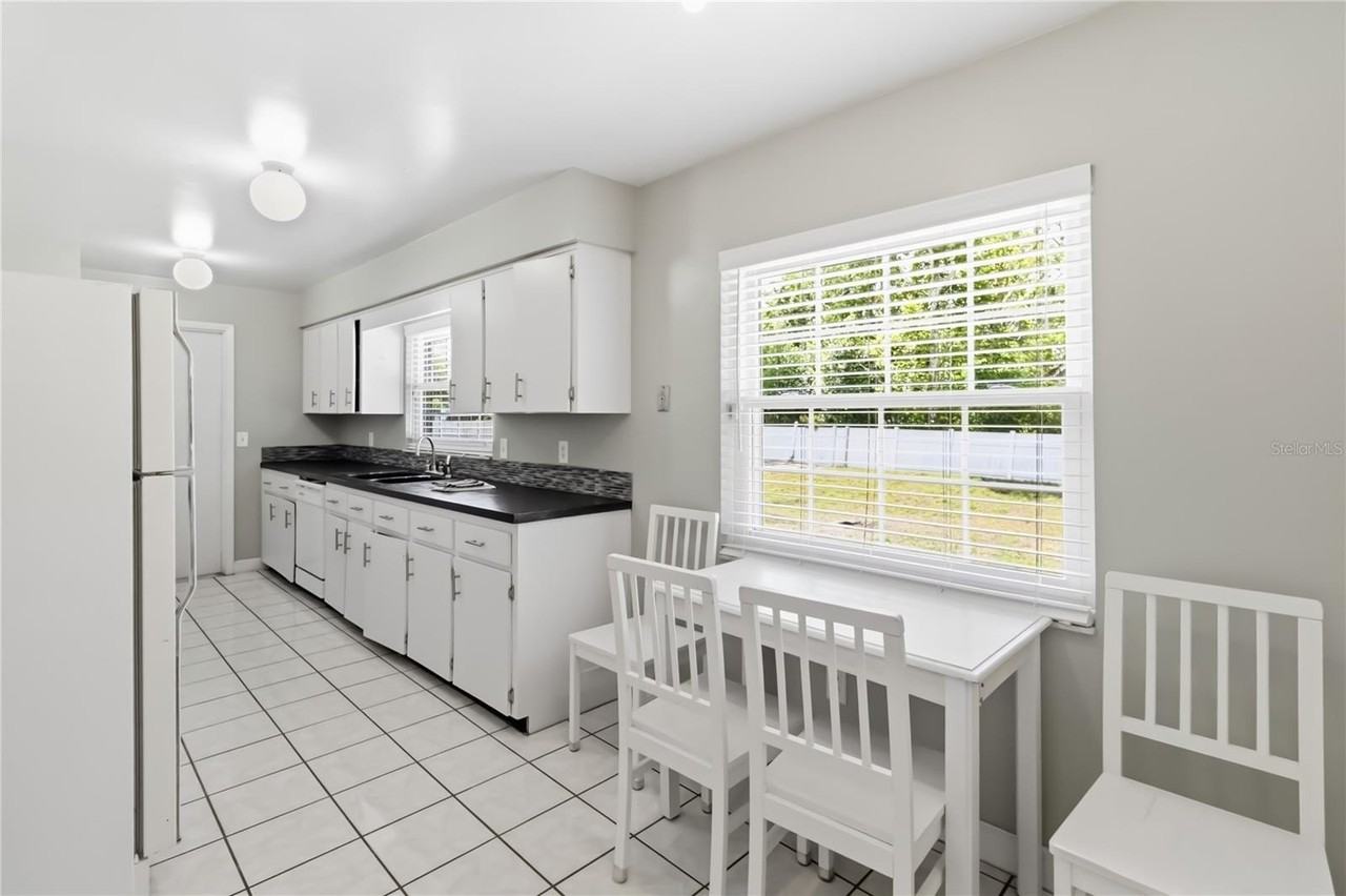 7832 Barberry Dr - Photo 5 of 16