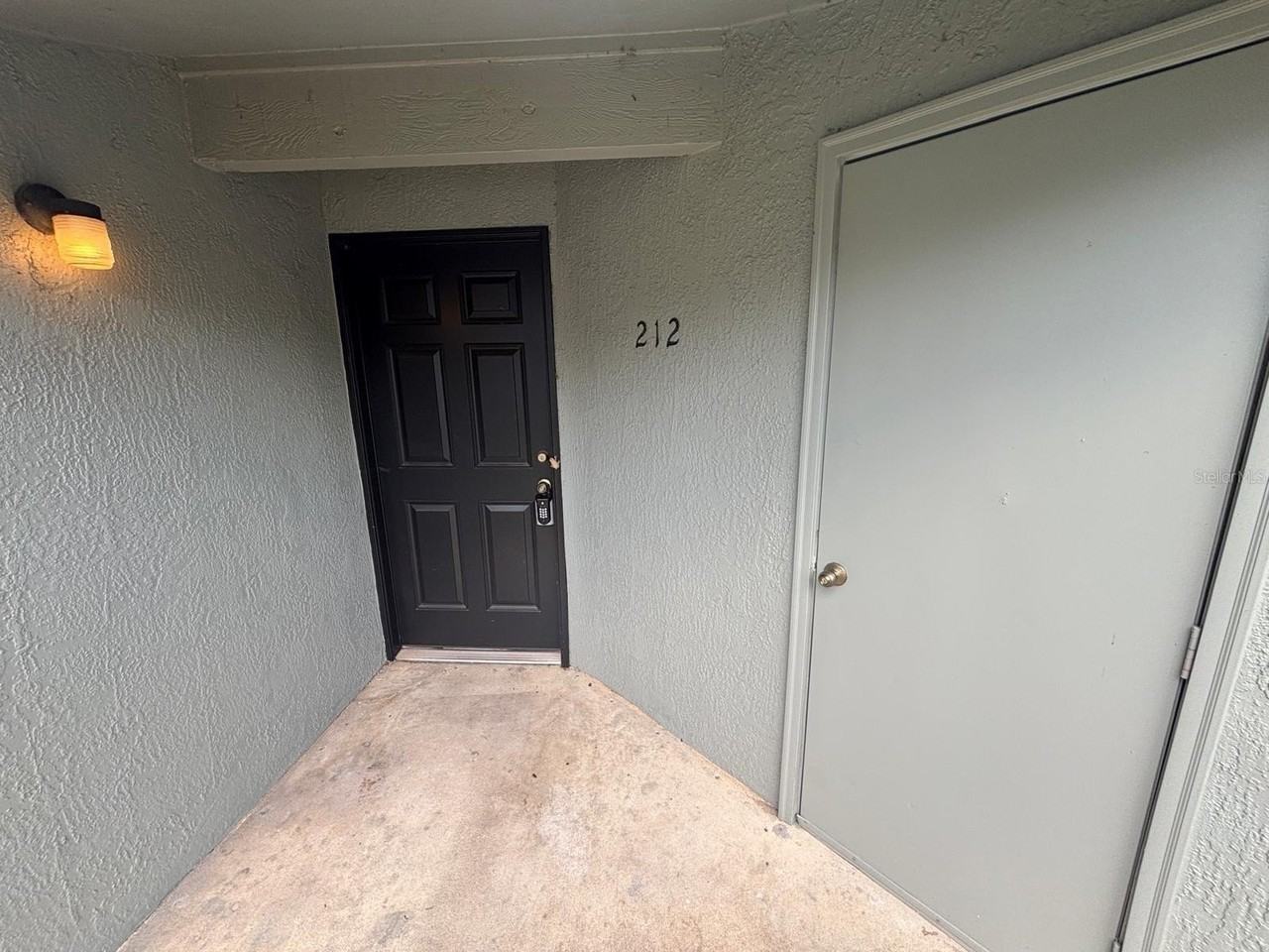 212 Dorchester Sq - Photo 3 of 30