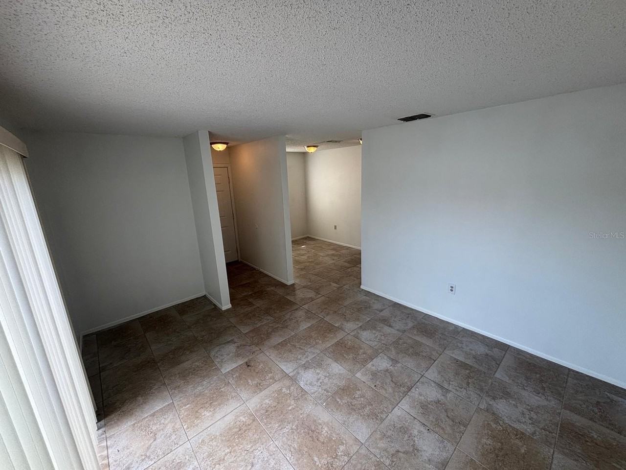 212 Dorchester Sq - Photo 6 of 30