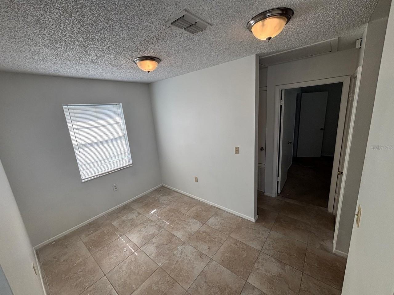 212 Dorchester Sq - Photo 7 of 30
