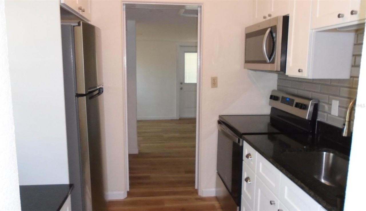 40 Lemon Ln - Photo 4 of 13
