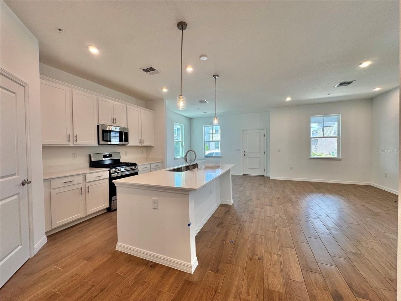 433 Belmond Dr - Photo 2 of 25