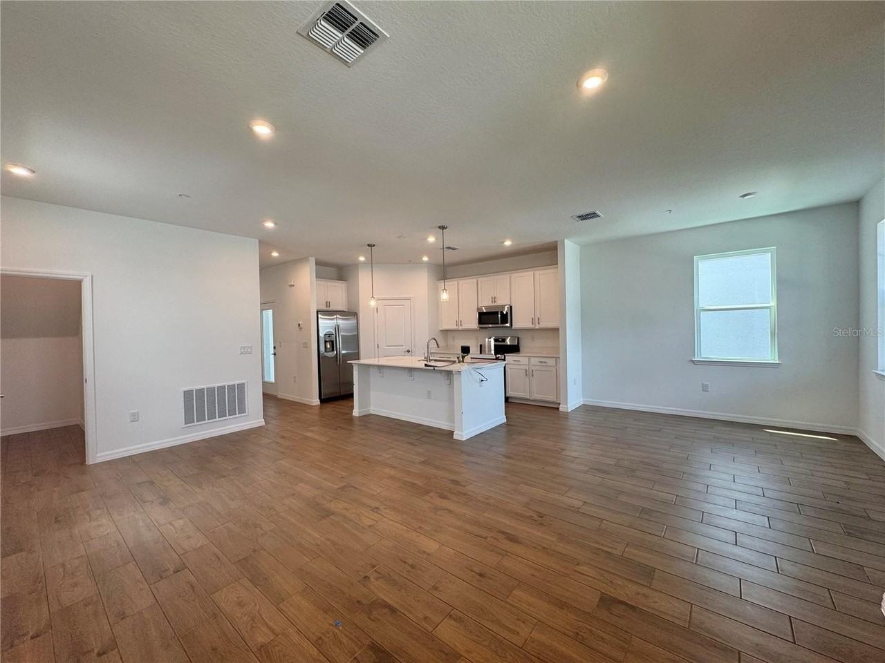 433 Belmond Dr - Photo 3 of 25