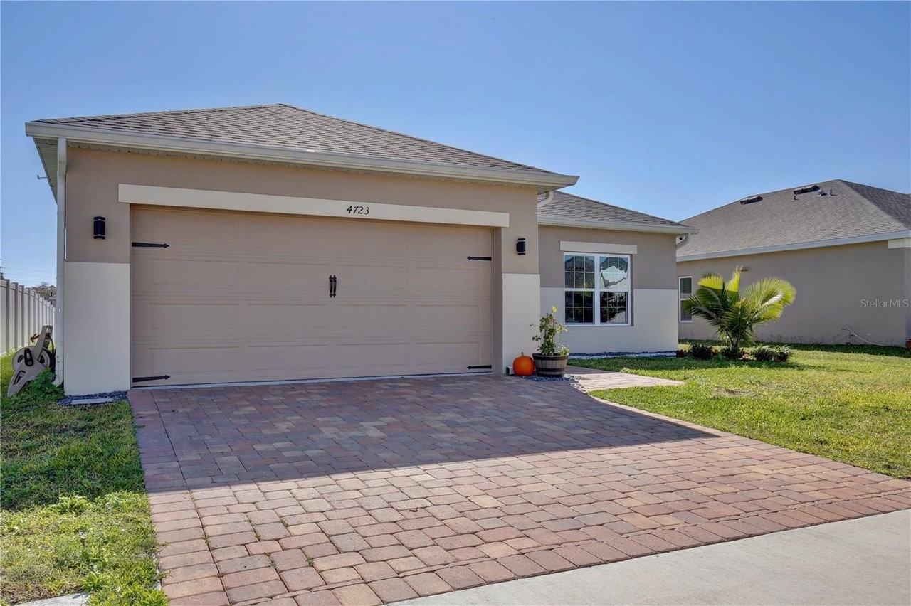 4723 Marcos Cir - Photo 3 of 44