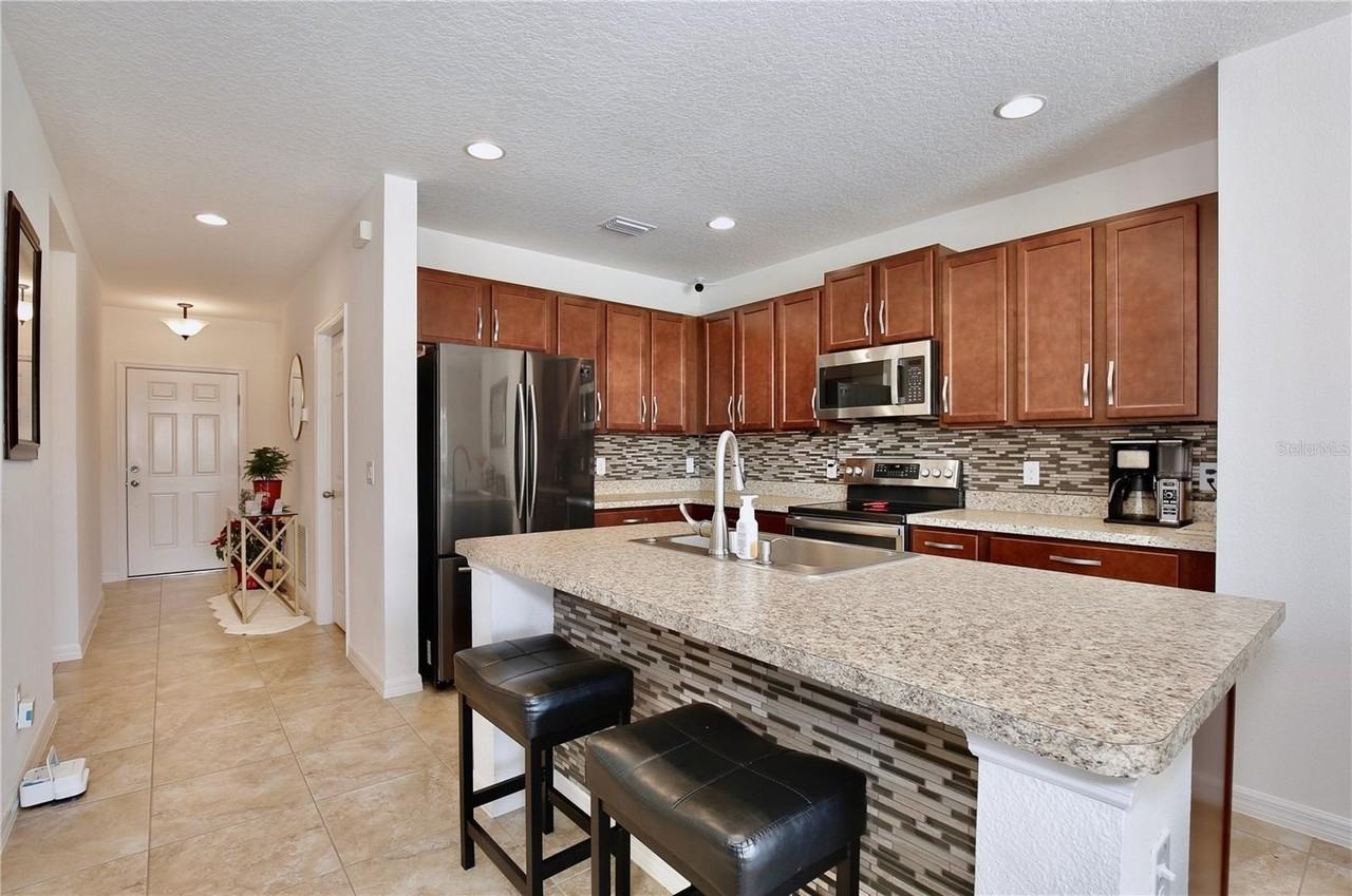 4723 Marcos Cir - Photo 4 of 44
