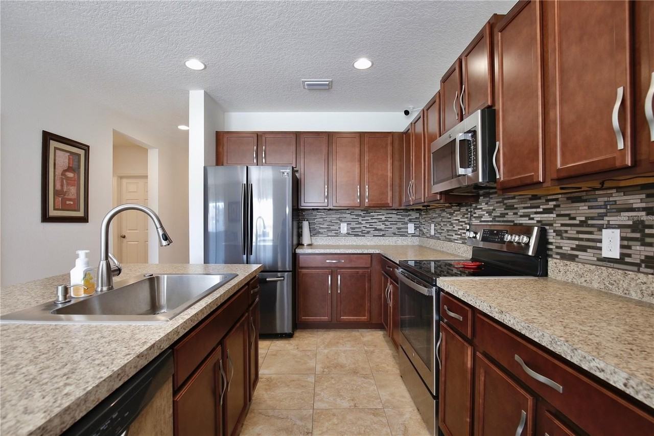 4723 Marcos Cir - Photo 6 of 44