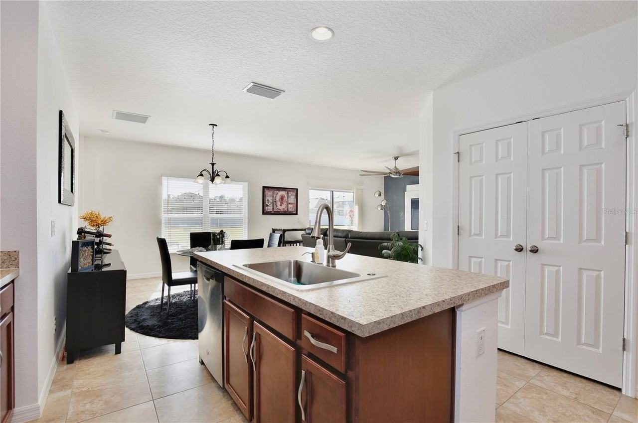 4723 Marcos Cir - Photo 7 of 44
