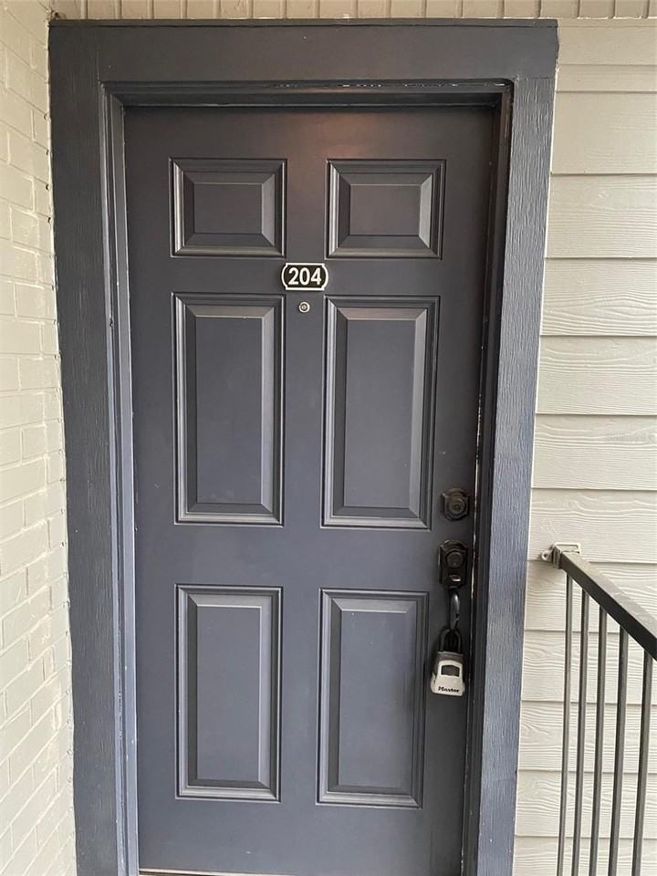 3764 Idlebrook Cir #204 - Photo 3 of 32