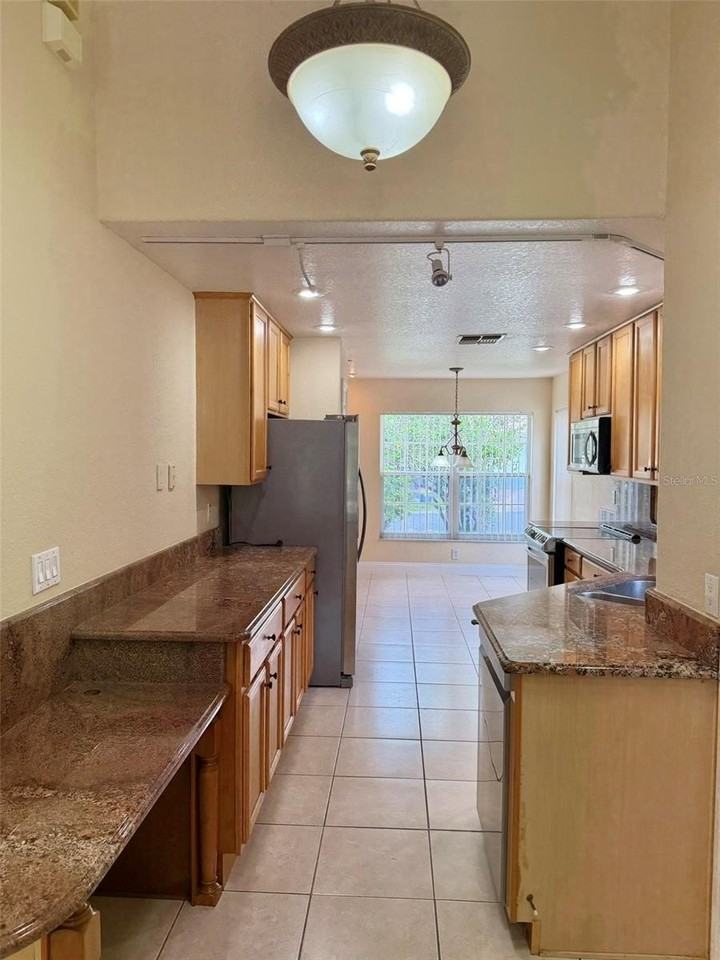 939 Glen Abbey Cir - Photo 5 of 30