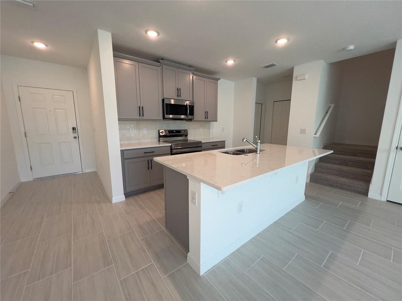 490 Thompson Village Ave - Photo 2 of 35