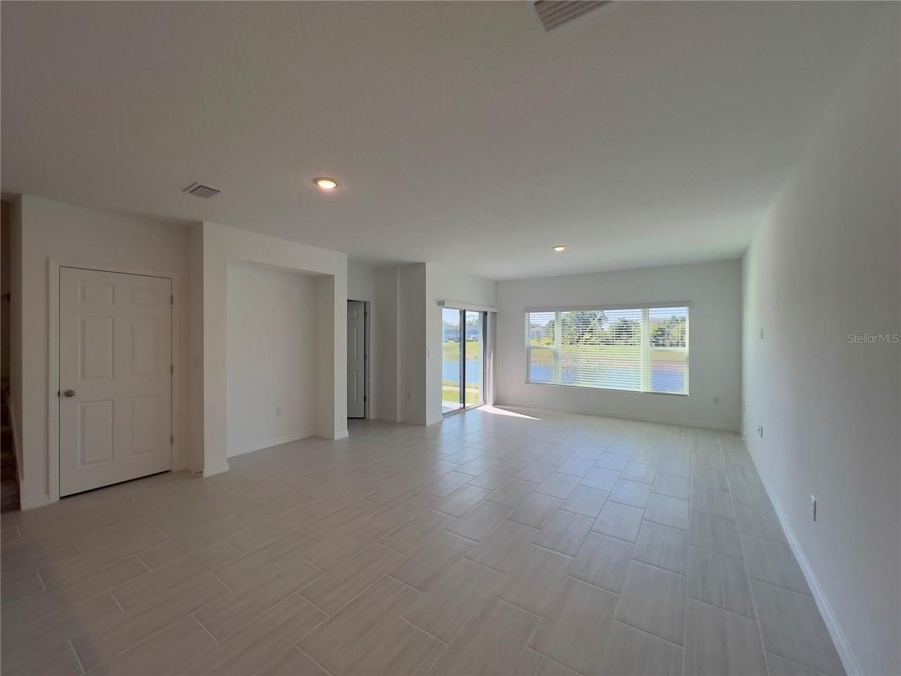 490 Thompson Village Ave - Photo 4 of 35