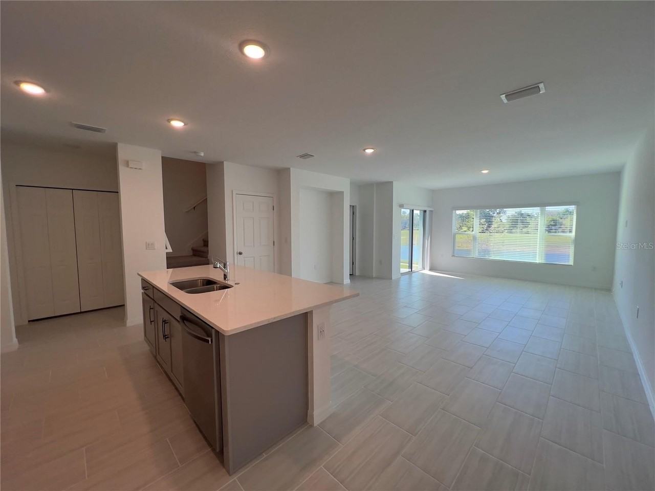 490 Thompson Village Ave - Photo 5 of 35