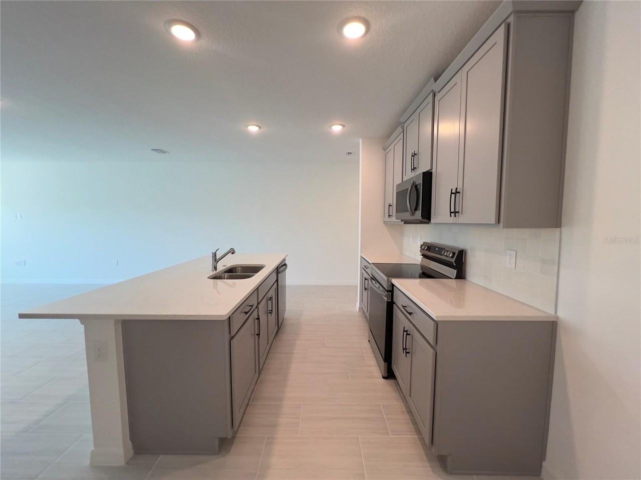 490 Thompson Village Ave - Photo 6 of 35