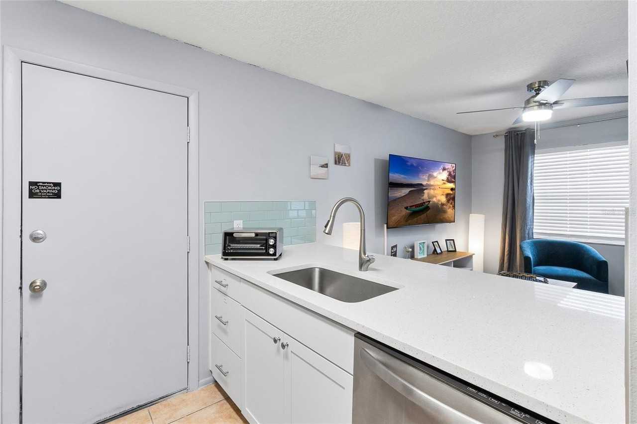 2272 16th Ave Sw #C - Photo 3 of 17
