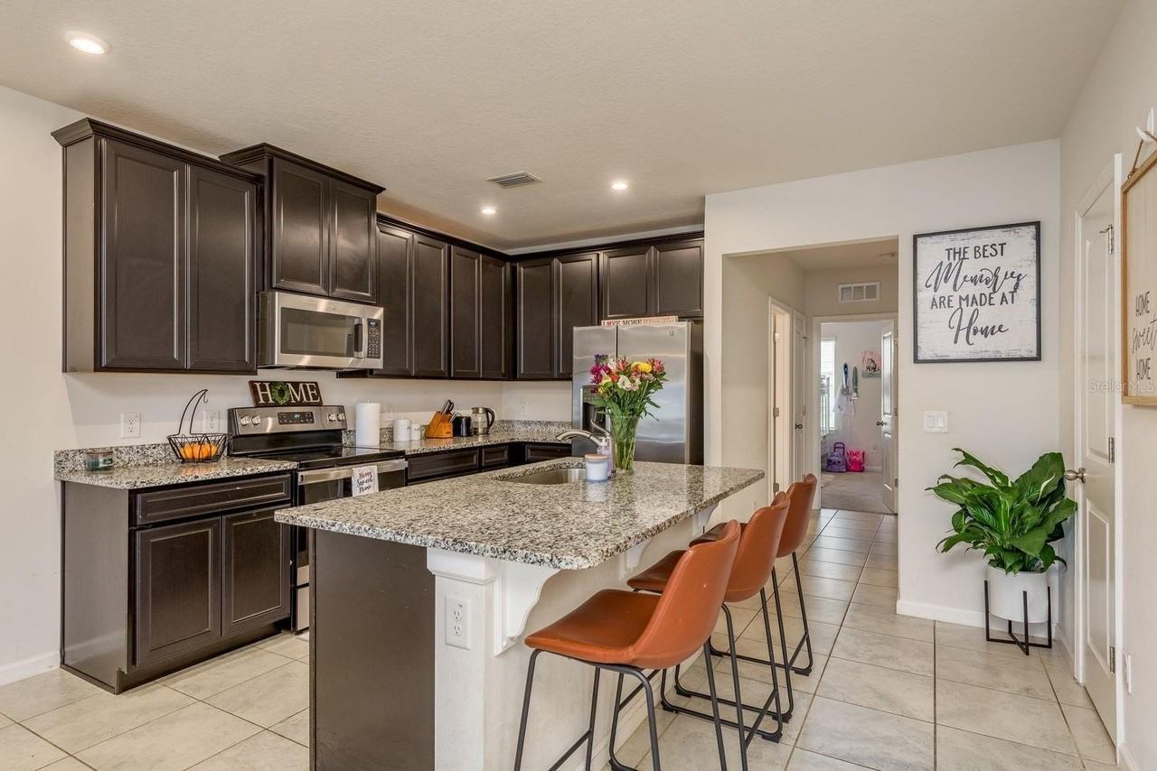 17906 Turning Leaf Cir - Photo 6 of 11