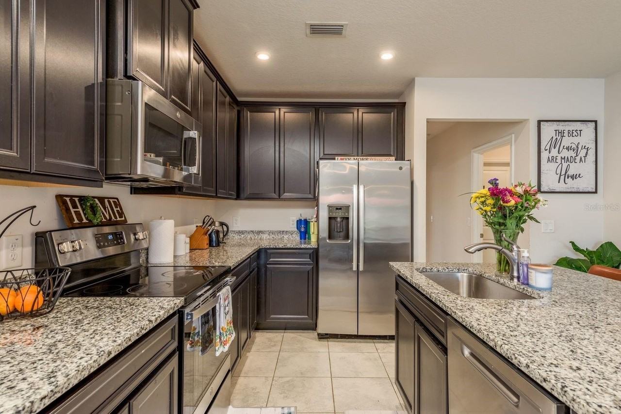 17906 Turning Leaf Cir - Photo 7 of 11