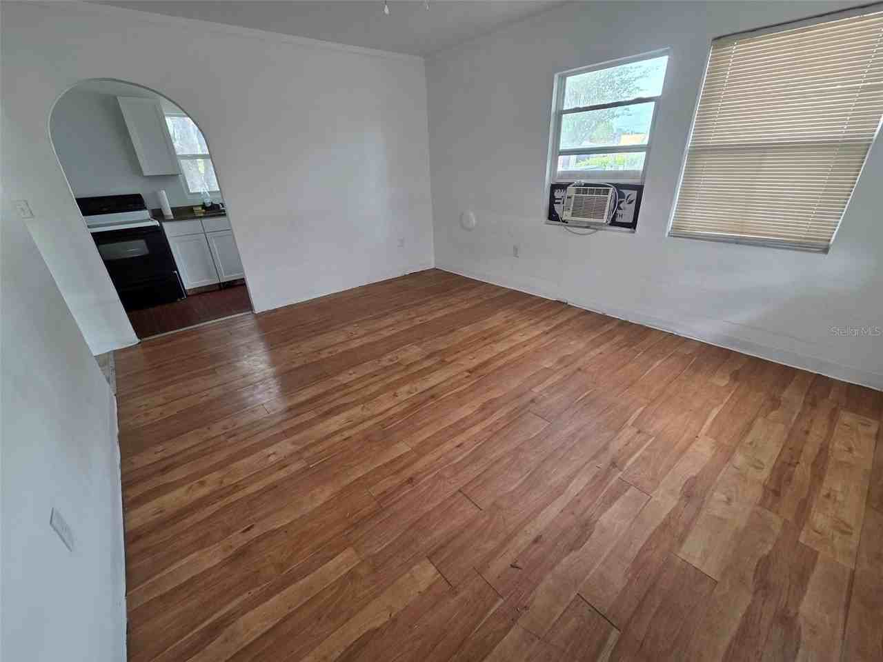 5214 7th St - Photo 2 of 6