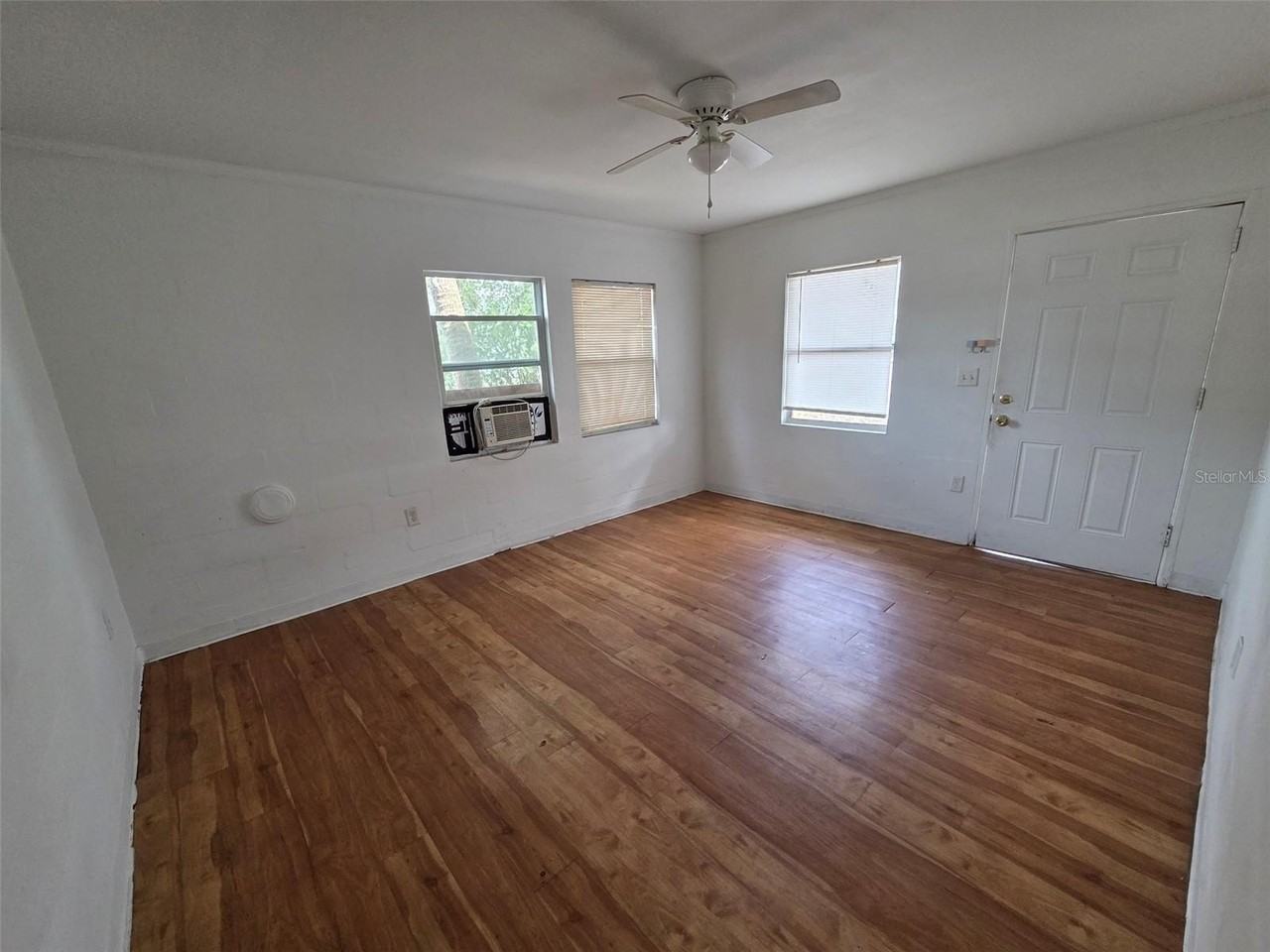 5214 7th St - Photo 3 of 6