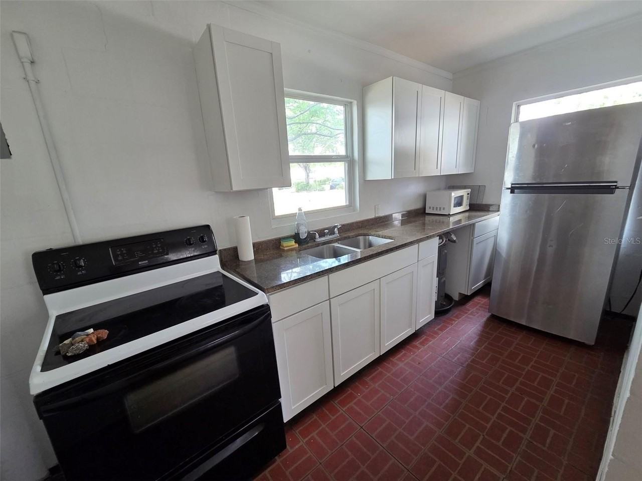 5214 7th St - Photo 4 of 6
