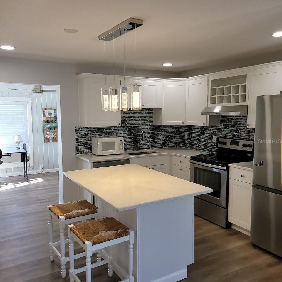 4470 Mainlands Blvd W - Photo 7 of 26