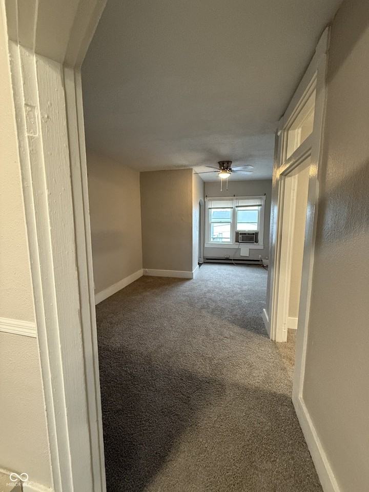 421 N State St - Photo 5 of 8