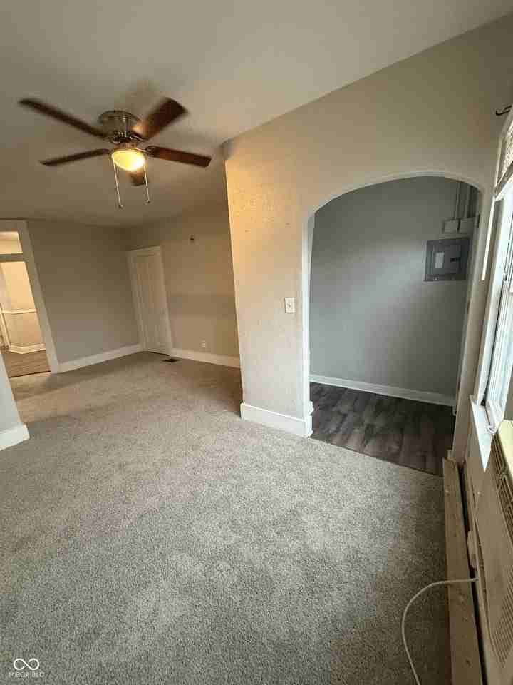 421 N State St - Photo 6 of 8
