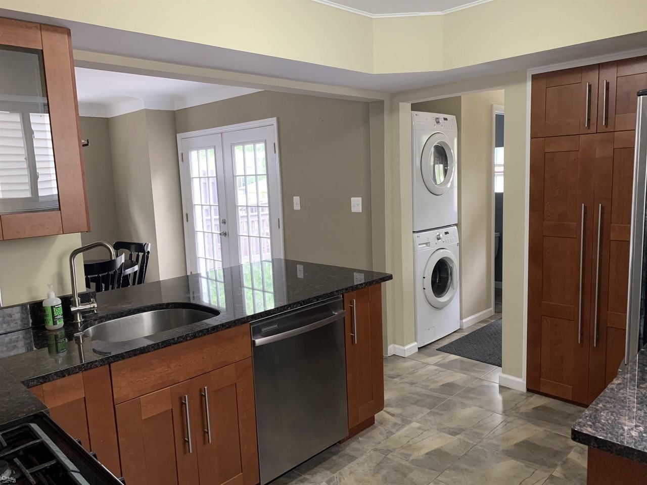 709 Hawthorn Ave - Photo 3 of 19