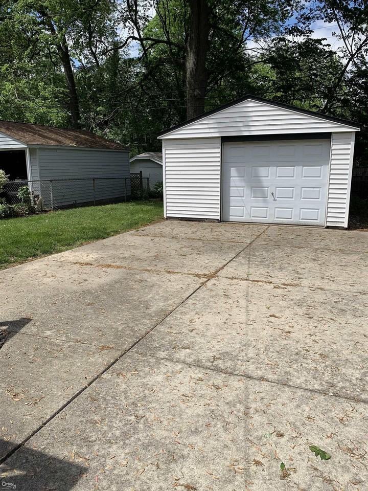 709 Hawthorn Ave - Photo 6 of 19