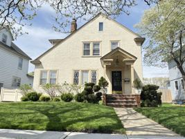 featured image of 43 Rolling St