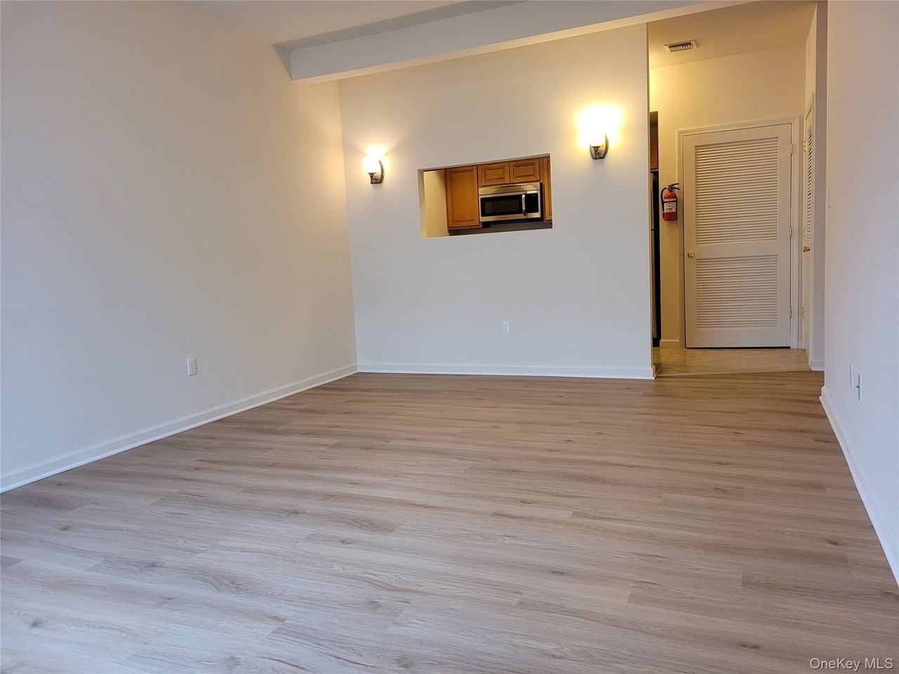 260 Ruth Ct - Photo 2 of 13