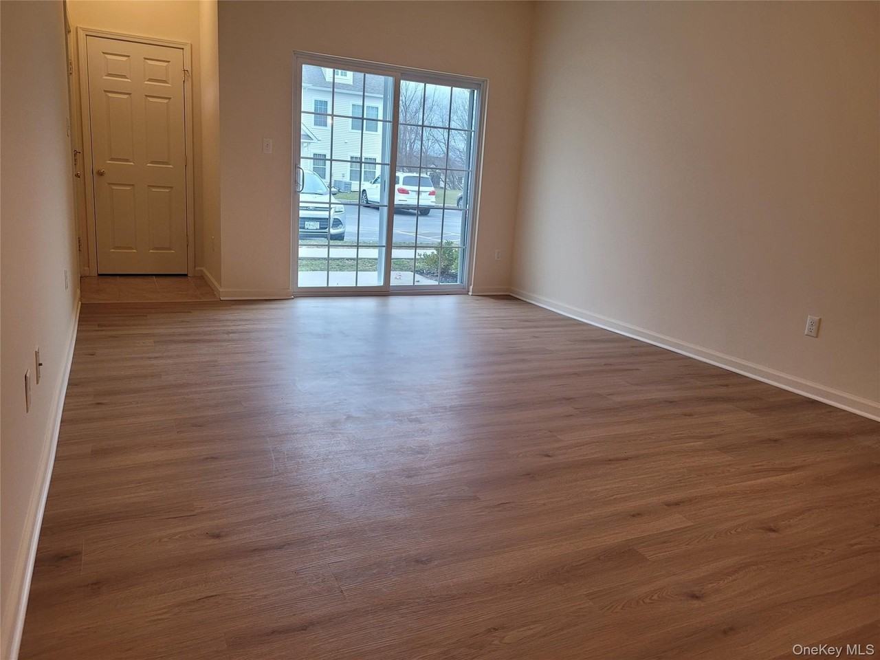 260 Ruth Ct - Photo 3 of 13