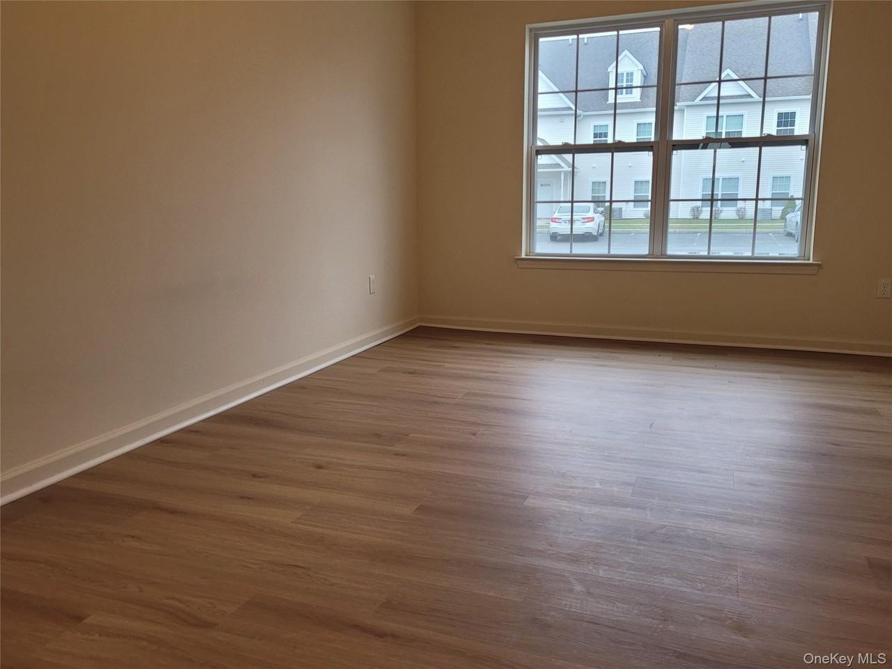 260 Ruth Ct - Photo 7 of 13