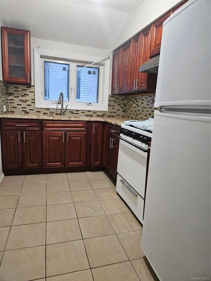 15024 121st Ave #2 - Photo 2 of 8