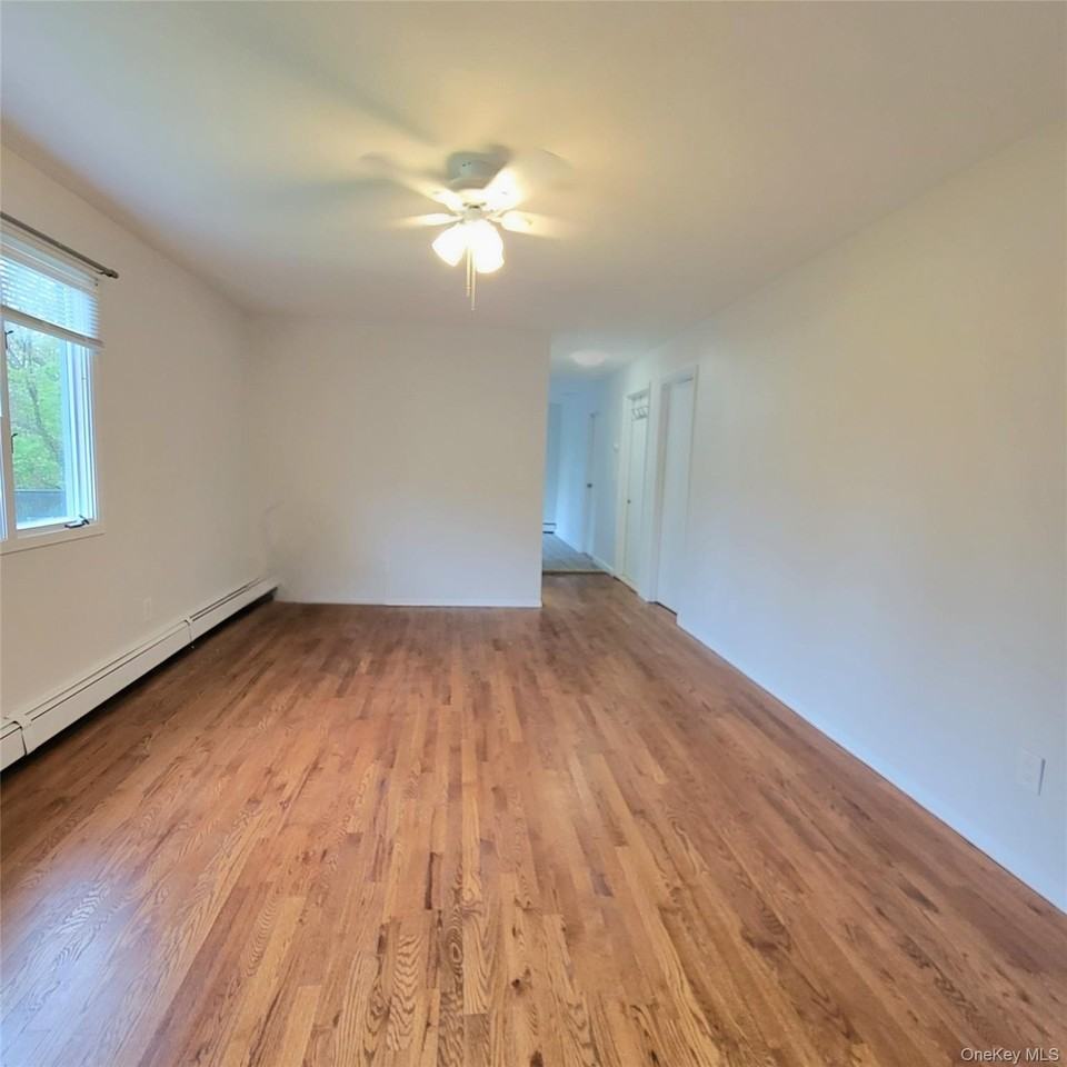 571 Nassau Blvd - Photo 6 of 9