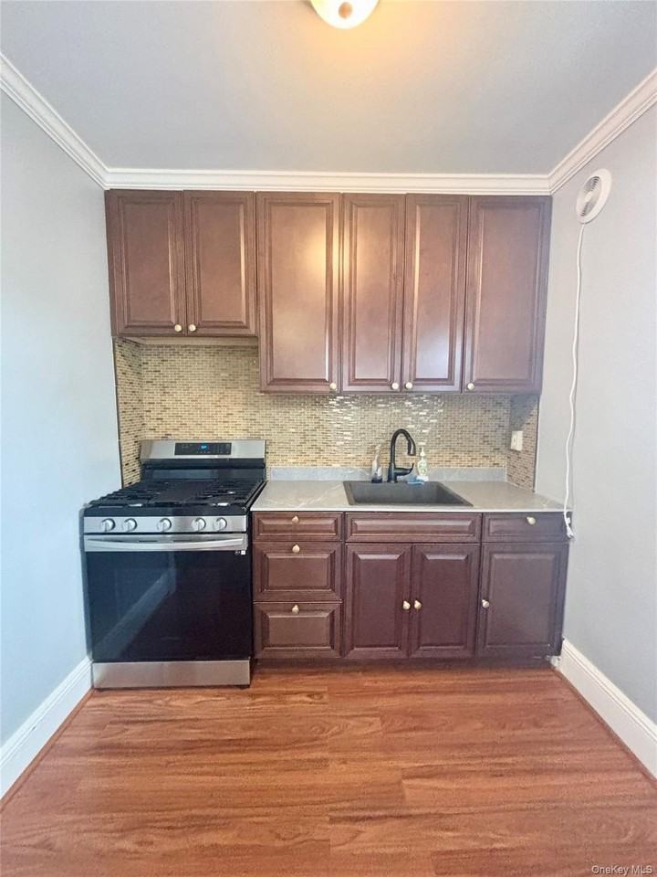 92 Wavecrest St - Photo 4 of 12