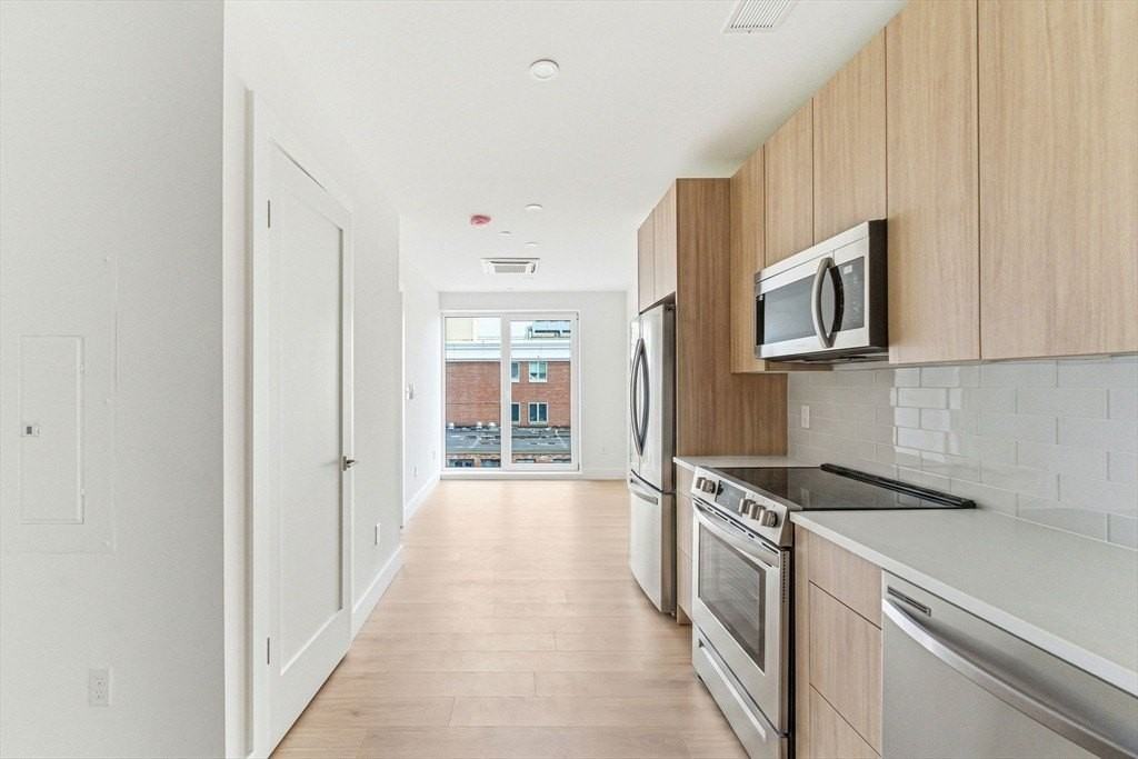 1035 Commonwealth Ave #608