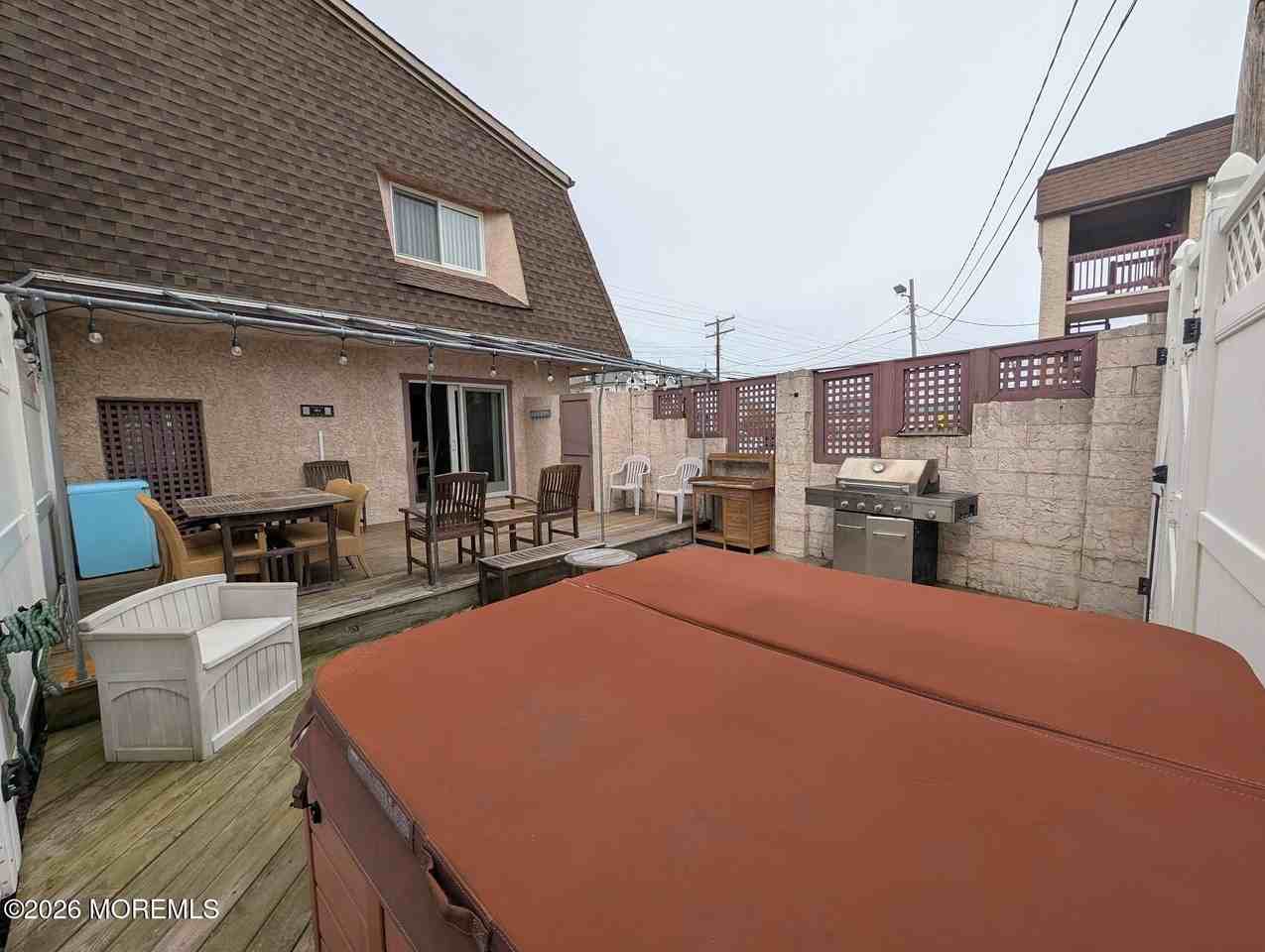 1008 Ocean Ave - Photo 5 of 28