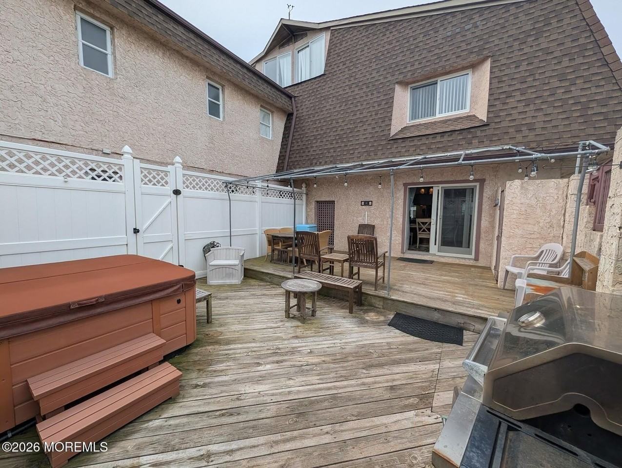 1008 Ocean Ave - Photo 6 of 28