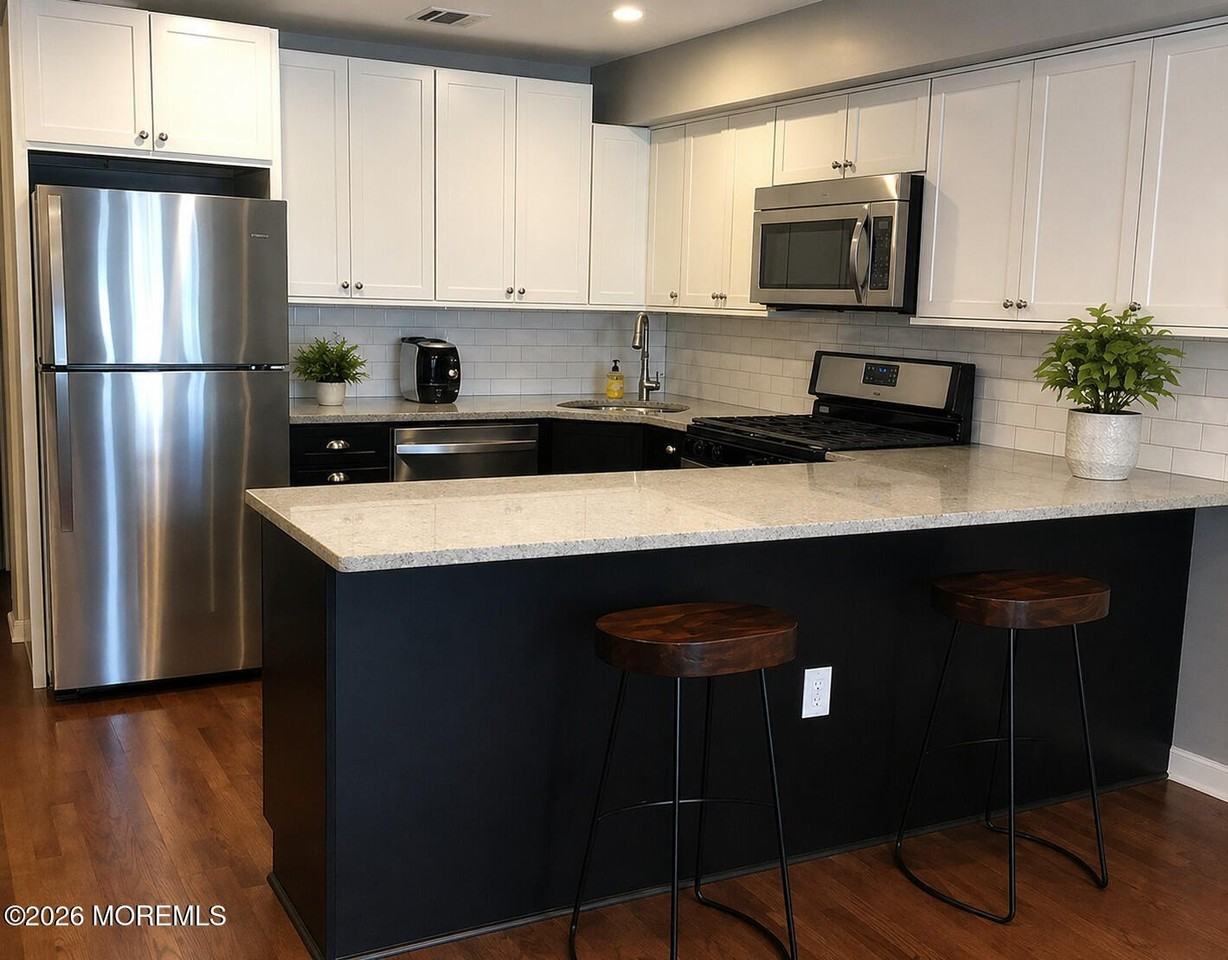 320 New York Ave - Photo 3 of 13