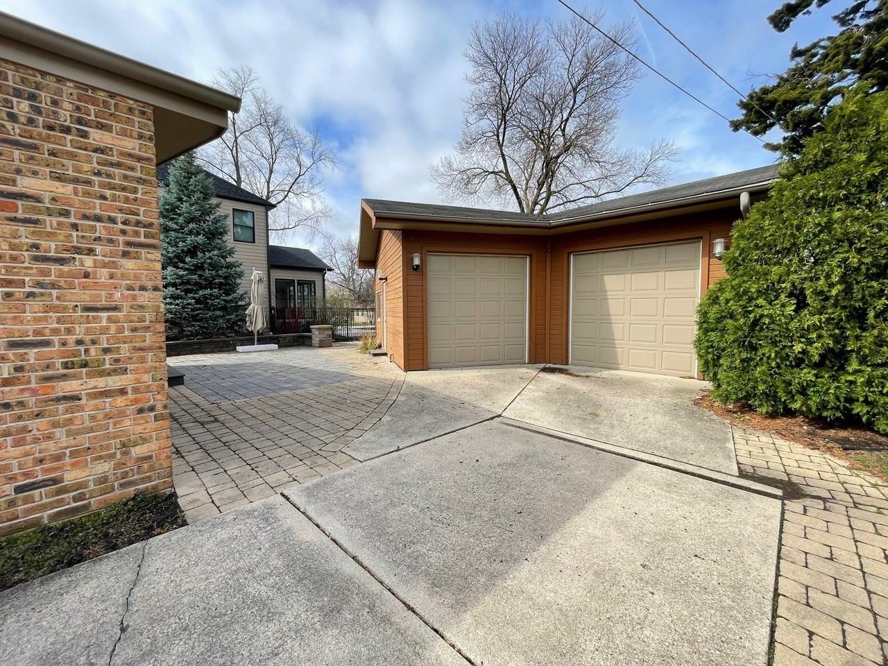 168 N Geneva Ave - Photo 6 of 32