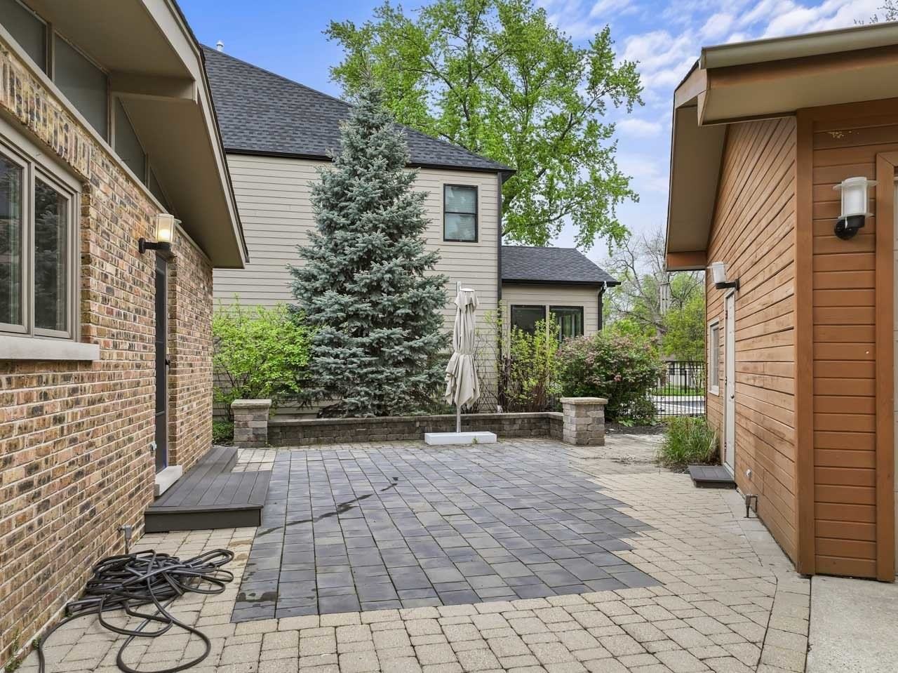 168 N Geneva Ave - Photo 7 of 32