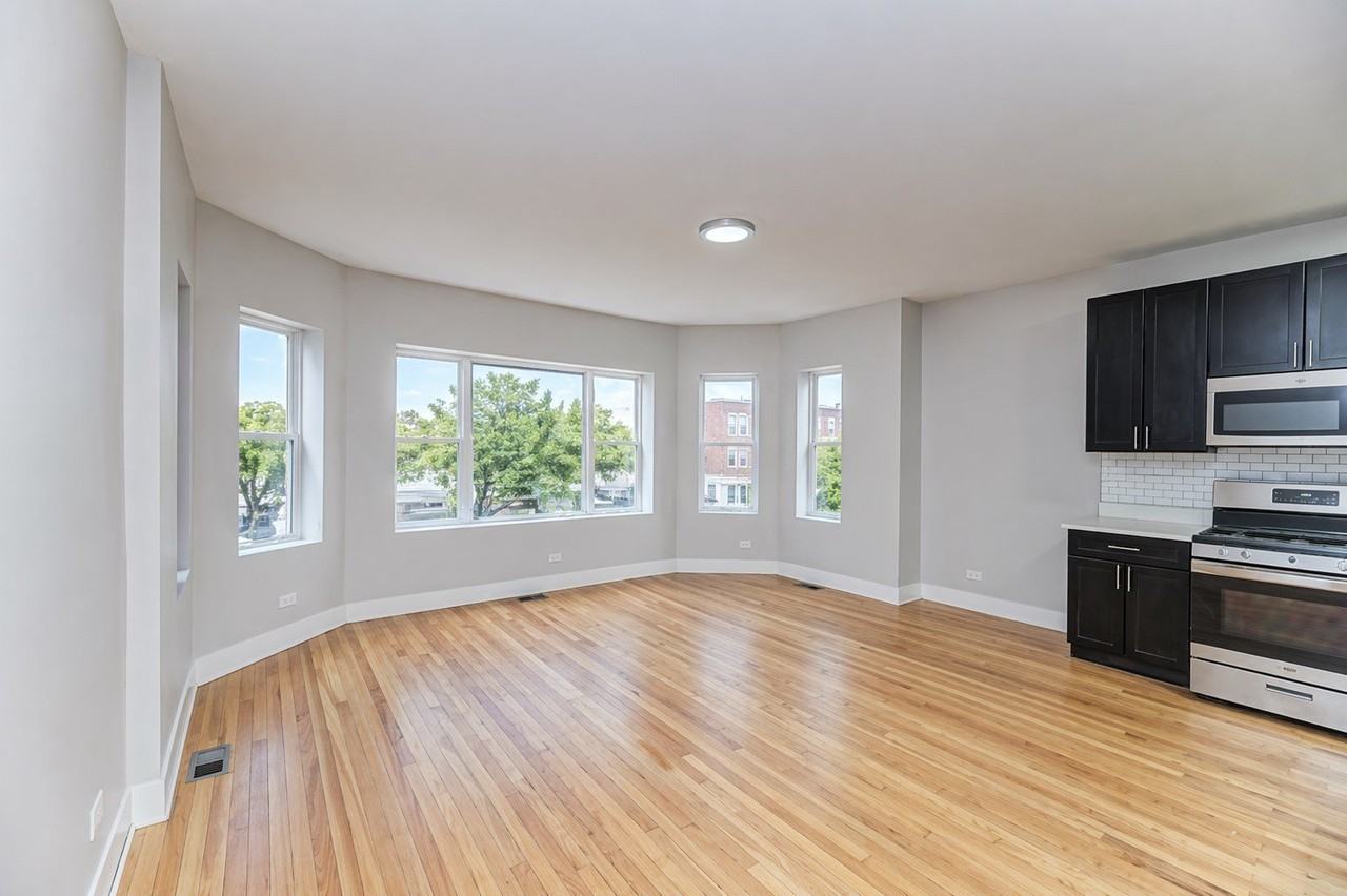 7944 S Ellis Ave #1 - Photo 3 of 14