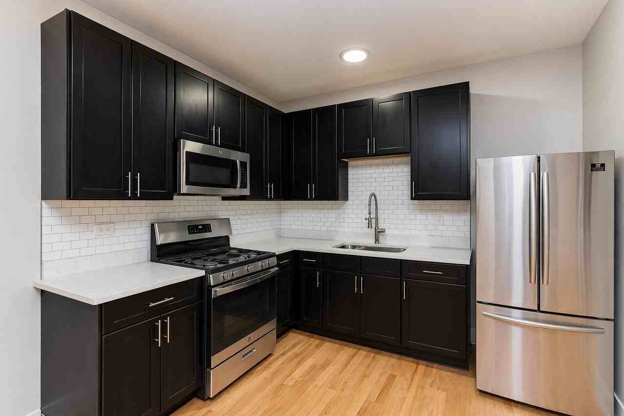 7944 S Ellis Ave #3 - Photo 6 of 14