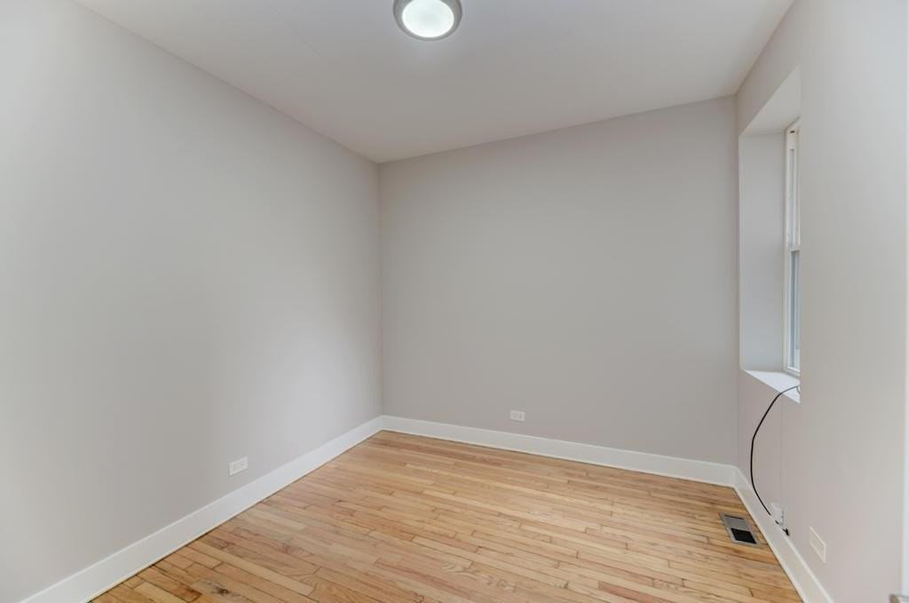 7944 S Ellis Ave #3 - Photo 7 of 14