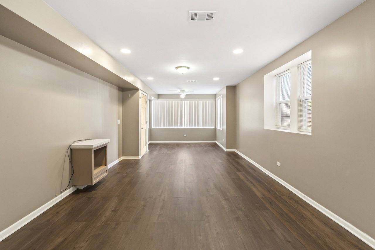 323 Memorial Dr #1 - Photo 4 of 11