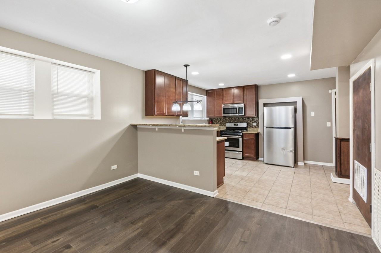 323 Memorial Dr #1 - Photo 5 of 11