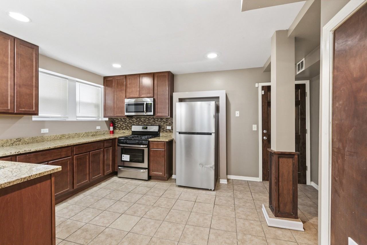 323 Memorial Dr #1 - Photo 6 of 11