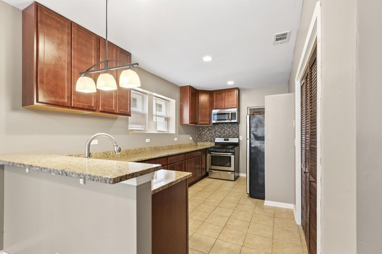 323 Memorial Dr #2 - Photo 3 of 14